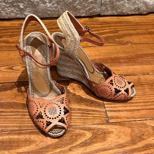 Tory Burch Gia Espadrille Laser Cut Wedge Sandal in Chestnut size 7